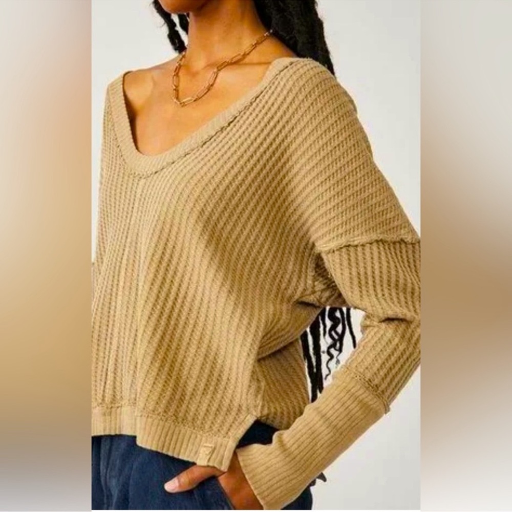 We The Free Magic Thermal Top Brown‎ Size Medium Pullover Scoop Neck Raw Seams